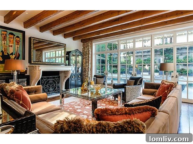 4412 Lakeside Drive - Inviting Family Room Seating