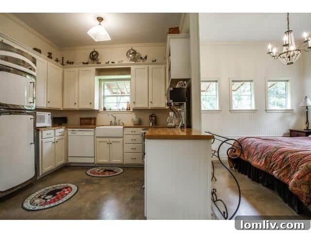 Canton-hen-House-kitchen-bedroom1