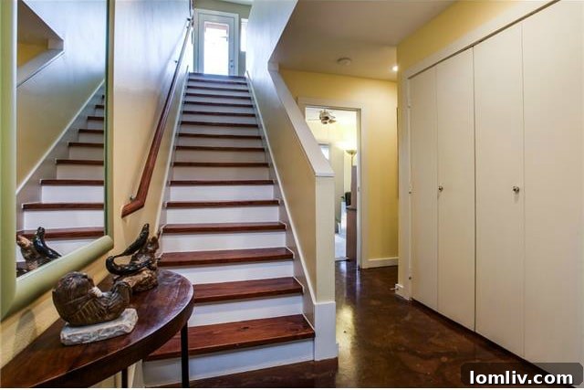 Oak Lawn Oasis: Townhome with Soaring Ceilings, Low HOA Fees 4 4620 Lester Drive - Entryway