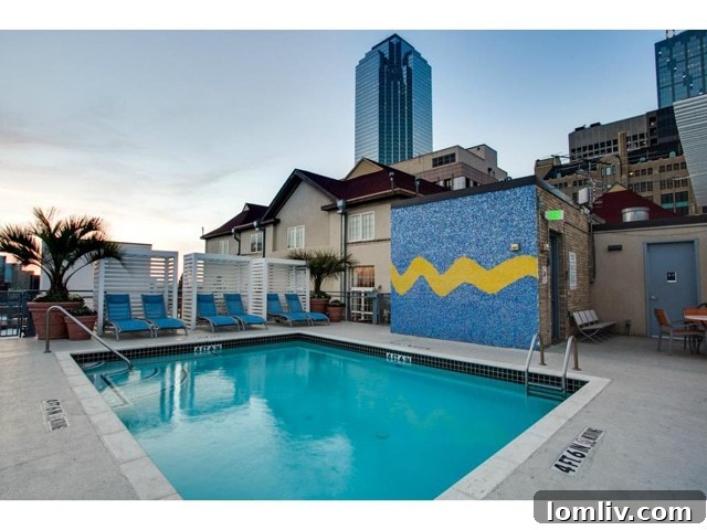 1122 Jackson St 908 Rooftop Pool Deck - Dallas Skyline Views