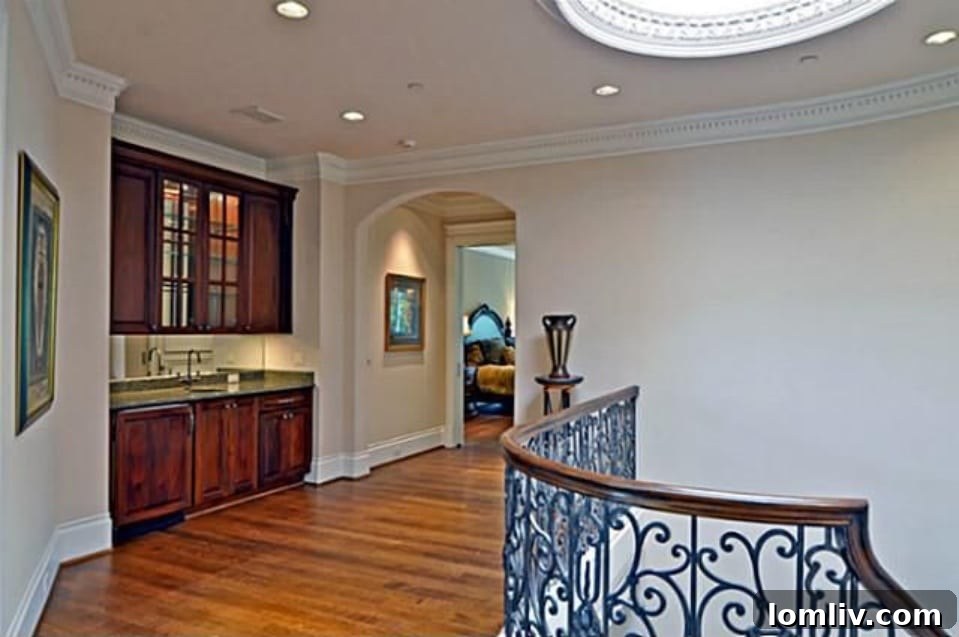 Sophisticated Bedroom with Luxurious Furnishings