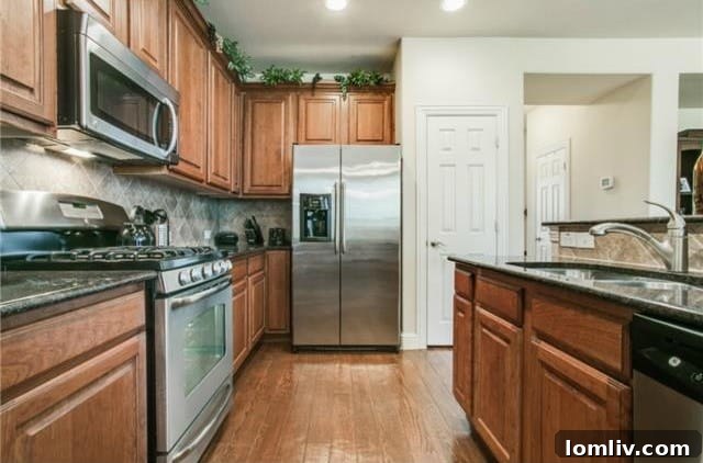 6822 Oeste Dr. Modern Kitchen