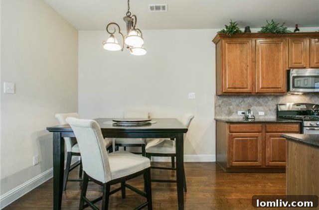 6822 Oeste Dr. Breakfast Nook