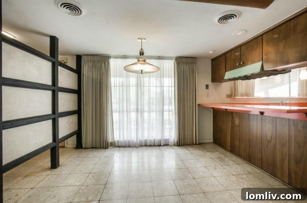 Breakfast area with original pendant lamp and Terrazzo floors