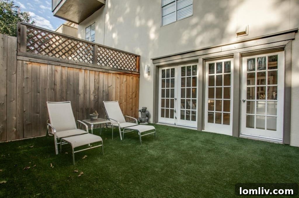 Outdoor Seating Area in Private Courtyard