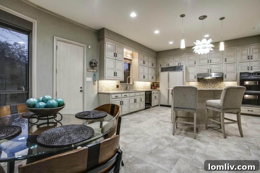 Spacious Breakfast Room Overlooking the Lake