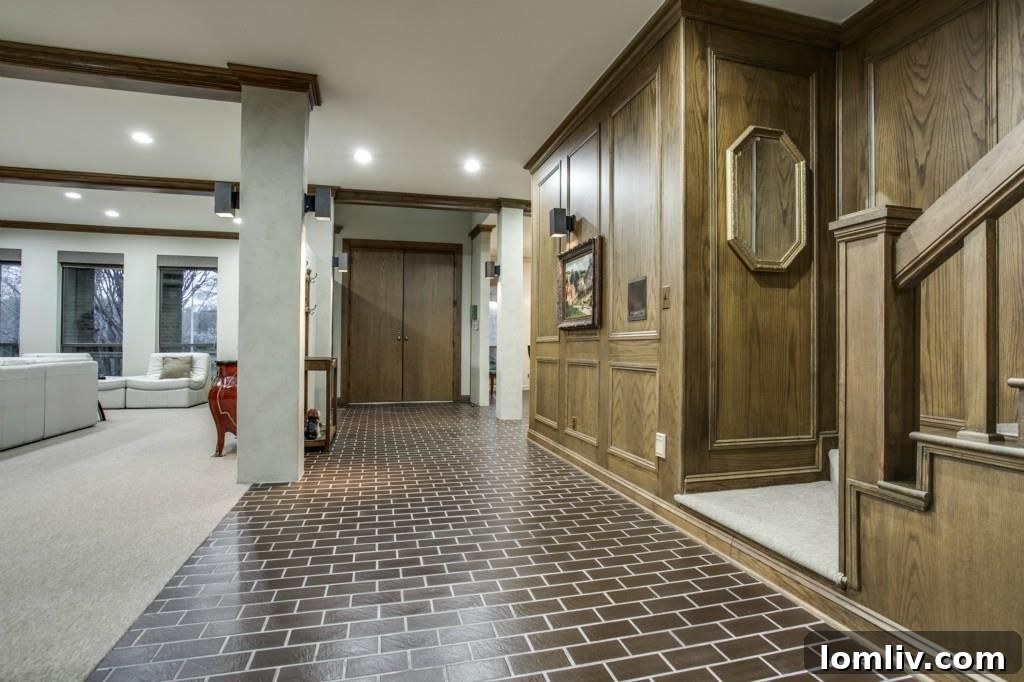 Modern Porte-Cochère and Driveway of a Dallas Luxury Home