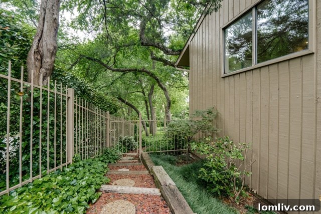 1224 Middlebrook Pl, Dallas, TX - Master Bathroom Vanity