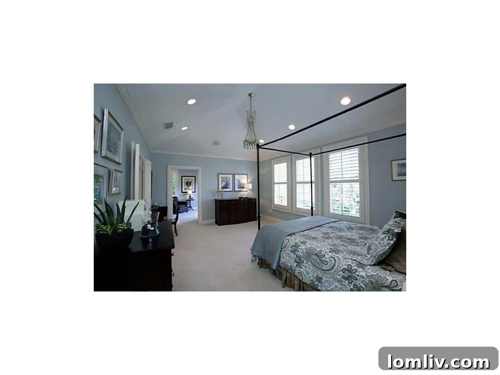 Luxurious master bedroom in a Dallas upscale home