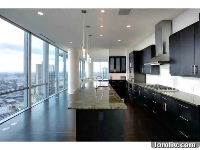 Omni-FW-Penthouse-Kitchen - Gourmet Kitchen with Viking Appliances
