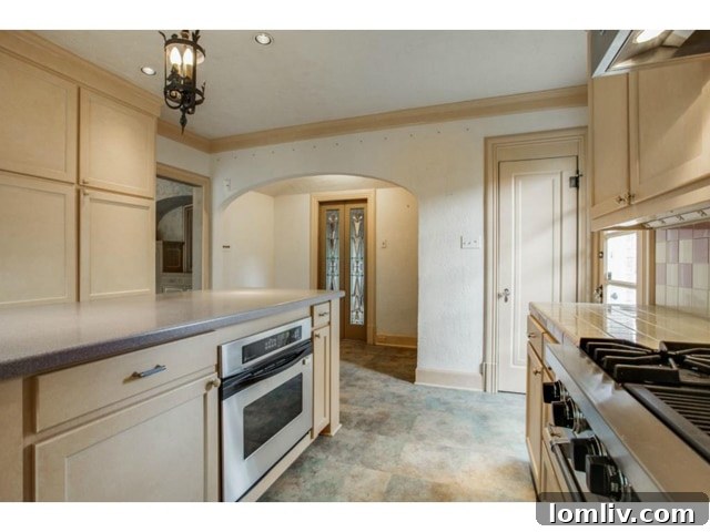 7023-Lakewood-island