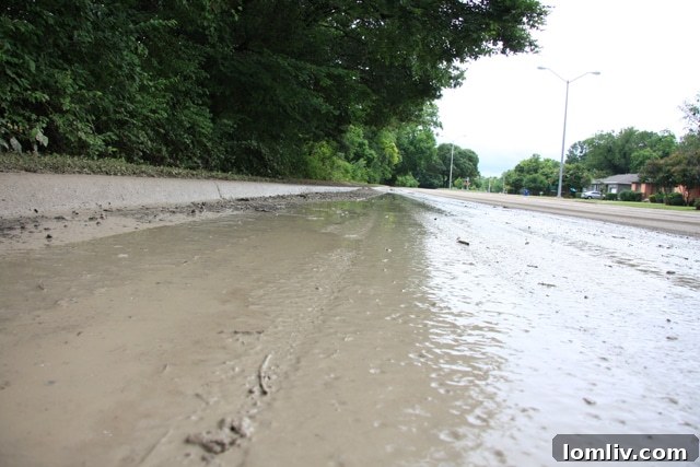 Flash flooding on E. Lake Highlands Drive in East Dallas after heavy storms