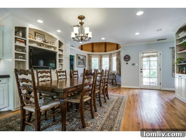 Formal Dining Space in Dallas Luxury Home