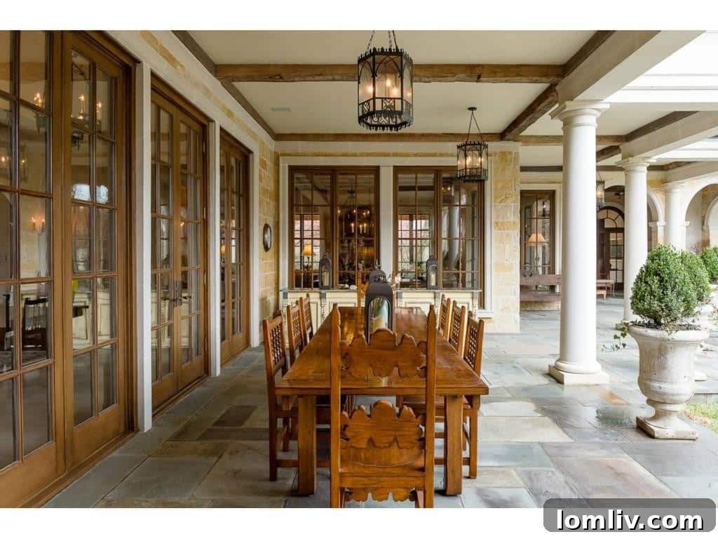 Strait Lane outdoor dining area, perfect for entertaining