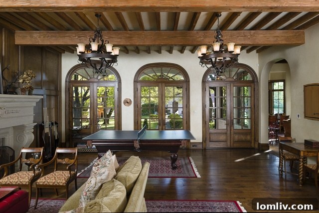 5210 Deloache Avenue, Dallas, custom treehouse and playhouse