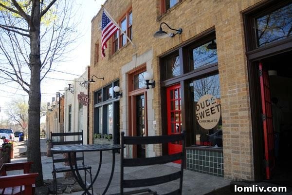 Bishop Arts District street scene