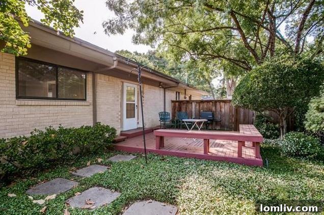 View of the home's roofline and the integration with its surroundings