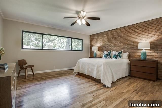 Flexible bonus room off the kitchen