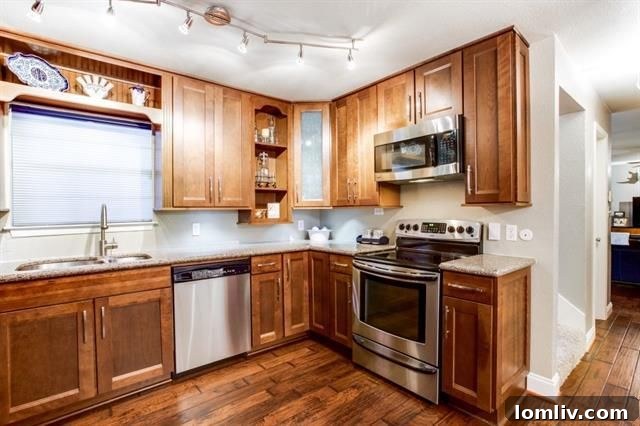 Dining area adjoining the living room, ideal for entertaining