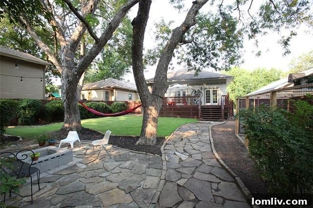Green Space and Outdoor Decking at 214 N. Edgefield
