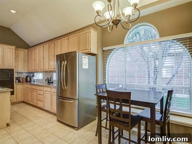 Kingston Drive Breakfast Nook