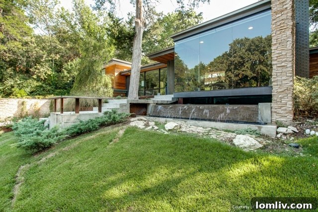 Stunning modern transformation of a midcentury traditional home at 937 Kessler Parkway in Dallas