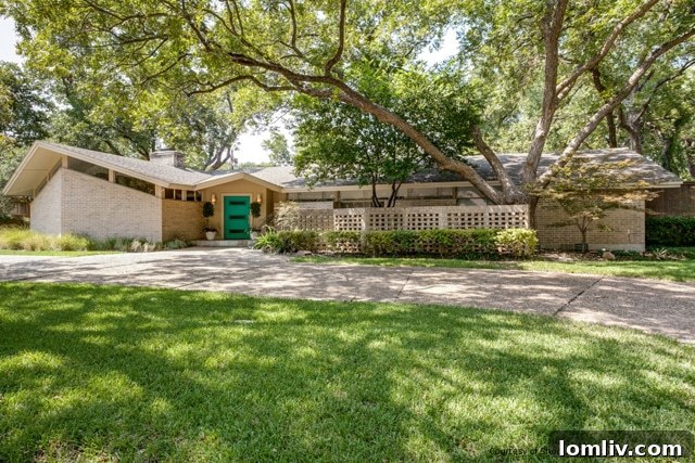 Modern or thoughtfully renovated home at 1327 Bar Harbor Drive, Dallas