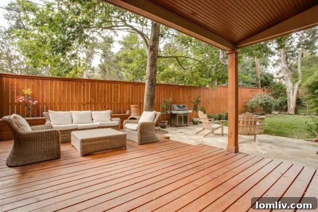Luxurious master bathroom with Jacuzzi tub in East Kessler Park home