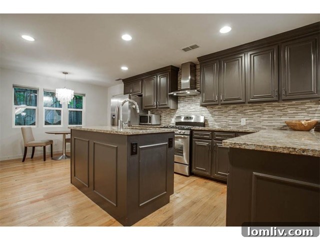 7719 Lemmonwood Kitchen - Stainless Steel Appliances and Ample Storage