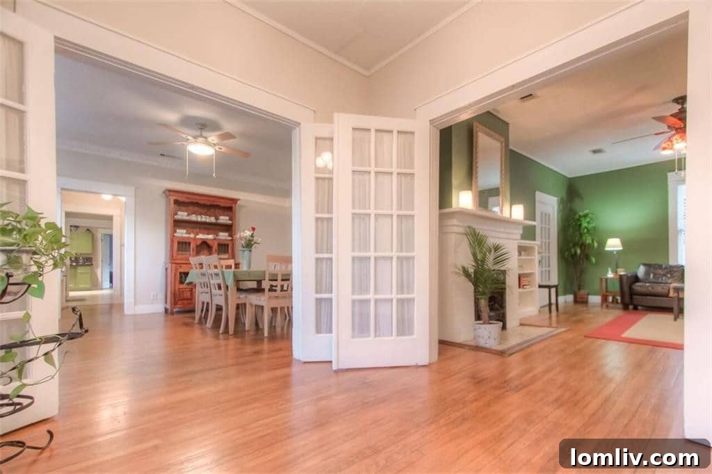Elegant foyer and entryway of 2209 Hurley Avenue