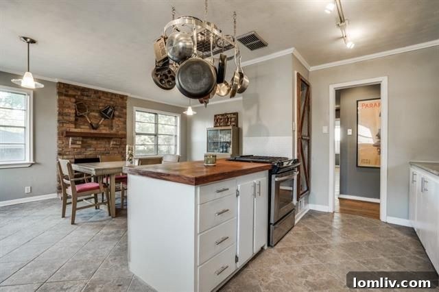 Irresistible Casa Linda Home Gone in 48 Hours 12 1735-Crowberry-L