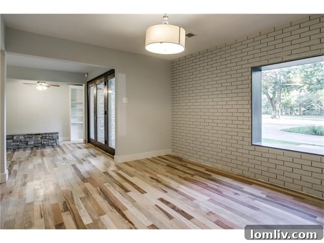 3820 Shorecrest Dining Area - Seamless Flow