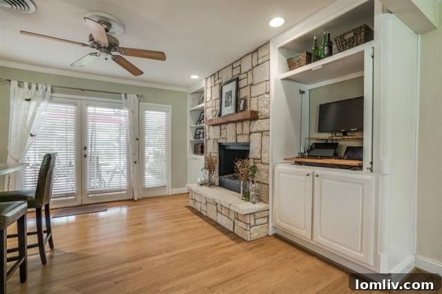 Lake Gardens Cottage Radiates Charm 11 10115 Gateway Ln East Dallas Kitchen View with Appliances