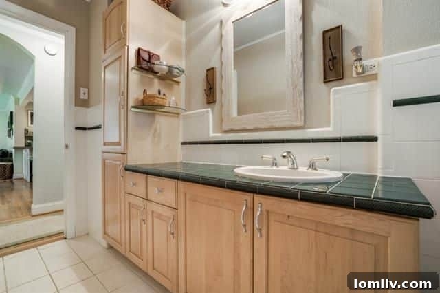 10115 Gateway Ln East Dallas Master Bathroom Vanity