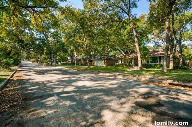Lake Gardens Cottage Radiates Charm 4 10115 Gateway Ln East Dallas Living Room