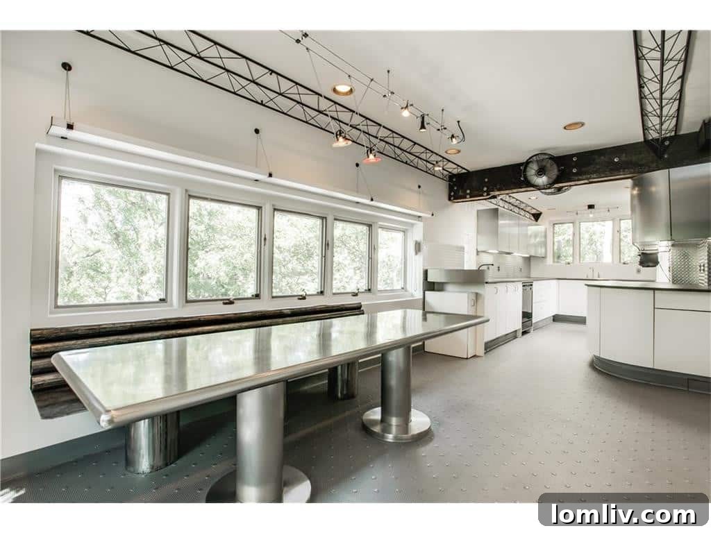 Bright and functional kitchen area in the Dallas celebrity home