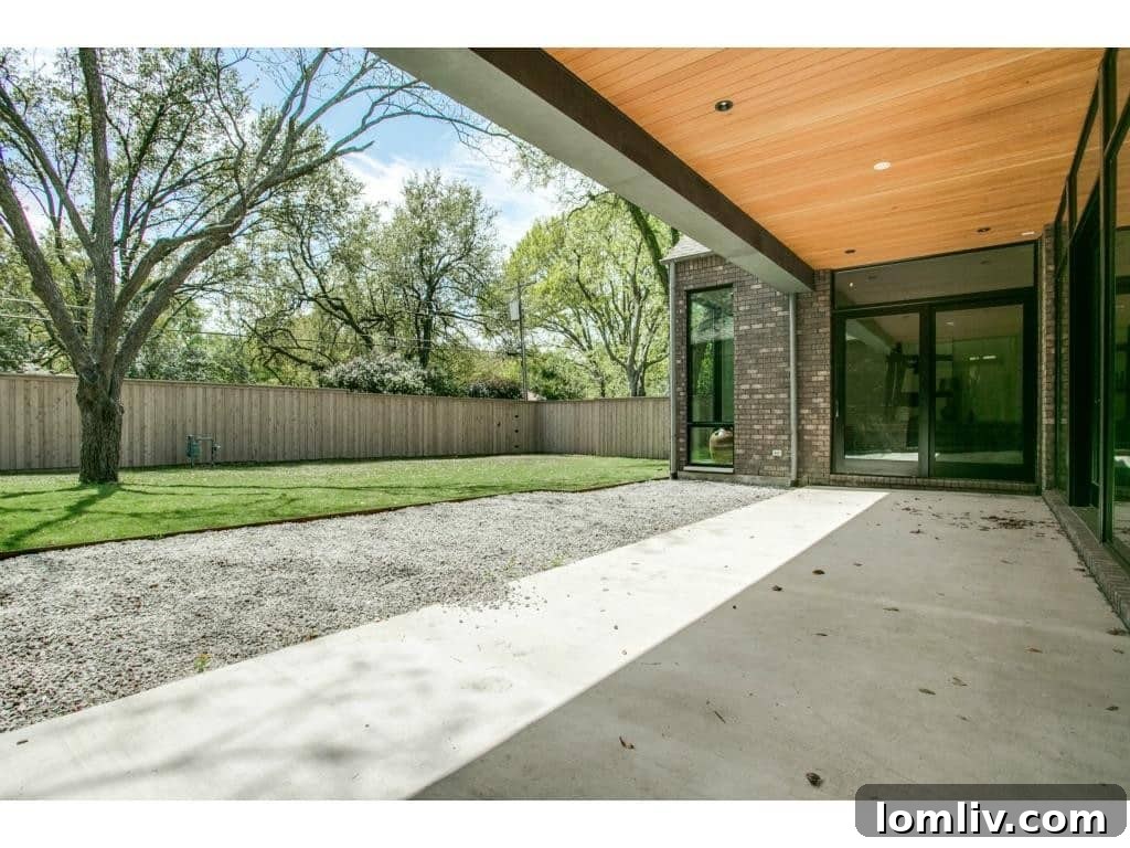 backyard-view-1024x768