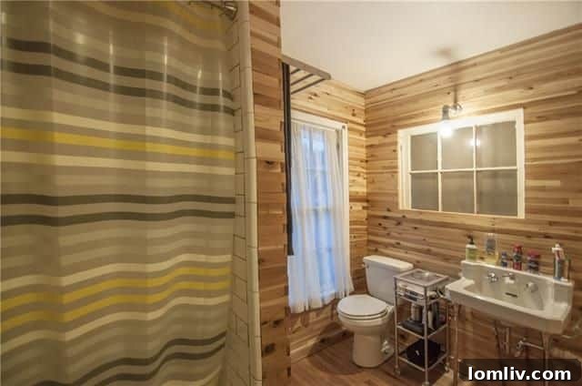 Cozy Bedroom in Elmwood Cottage - Dallas Real Estate