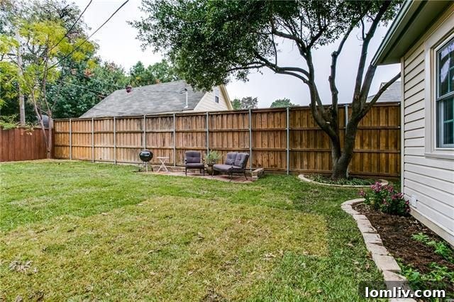 Bathroom with original accent tile and pedestal sink