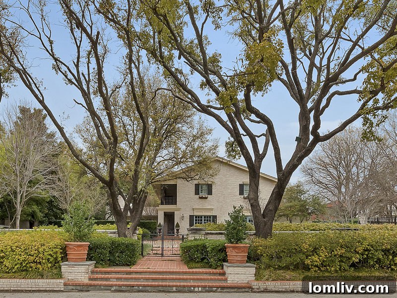 Stunning exterior view of 4604 Alta Drive, a luxury home in Rivercrest, Fort Worth