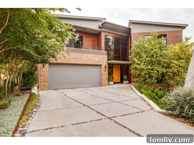 2219 Kessler Woods Ct. Front - Dallas Contemporary Home Entrance