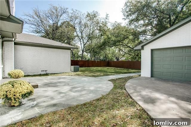 Contemporary Interior Design Element - 3544 Ainsworth Dr Dallas Home