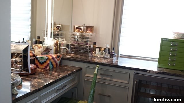 Bridge Hollow Dressing Table