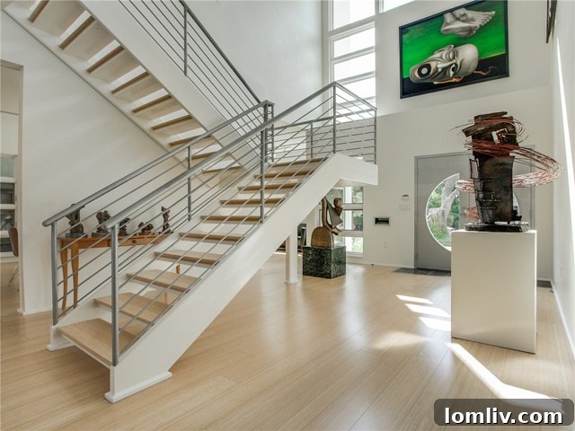 3314 Dartmouth Avenue Foyer - Grand Atrium Style Entryway