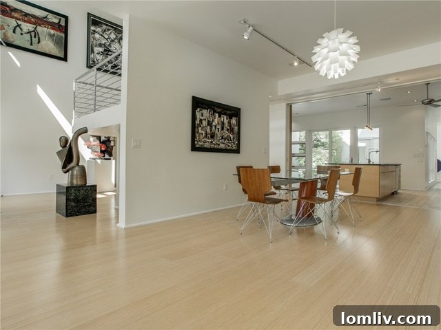 3314 Dartmouth Avenue Entry Hall - Art Gallery Space