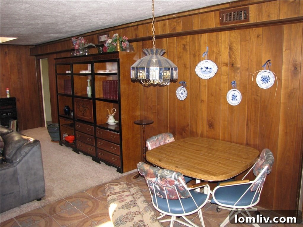 Kessler Parkway Breakfast Nook