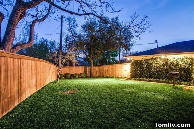 Expansive view of the backyard, perfect for entertaining