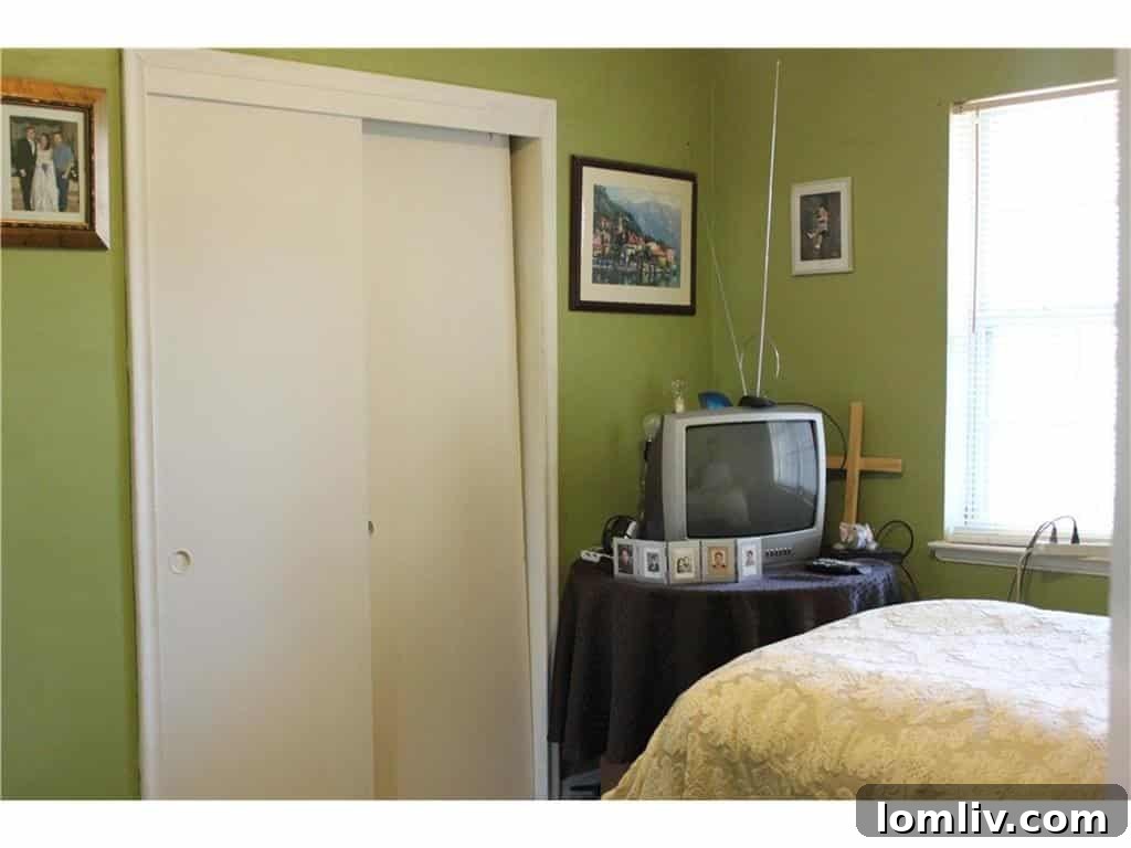 Bedroom with Unique Celadon Caliente Wall Color