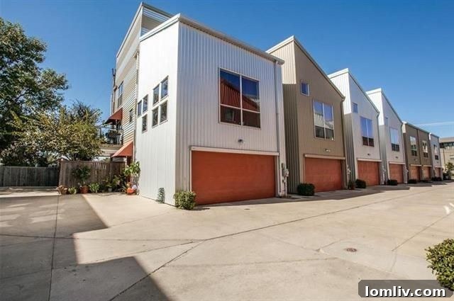 4603 Lester Drive - Private Courtyard