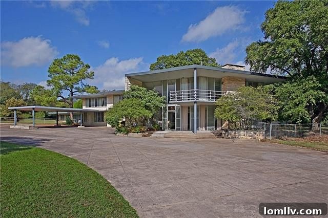 Stunning exterior view of the iconic Mayrath House at 10707 Lennox Lane, a mid-century modern masterpiece by Truett A. Bishop, facing demolition.